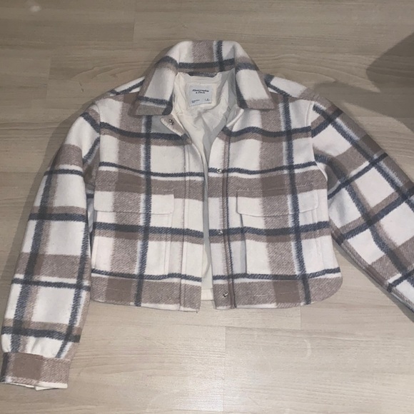 Abercrombie & Fitch Jackets & Blazers - Abercrombie cropped shacket